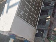 Wärmepumpe und Solarpenel für Pool - Fellbach