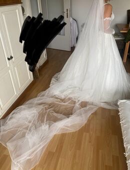 ✨ Traumhaftes handgefertigtes Hochzeitskleid in Ivory – neu & ungetragen mit Schleier ✨ - Bad Homburg (Höhe)