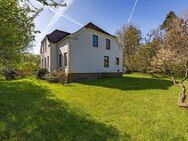 Altehrwürdige Villa mit viel Platz auf schön gelegenem Grundstück mit Bebauungsreserve in Wallsbüll - Wallsbüll