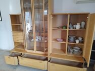 Vitrine aus Holz mit Glasfronten aus Nachlass - Altdorf (Bayern)