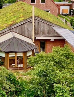 Nachhaltiger Bungalow mit Wintergarten, Garage und Garten - Krempe