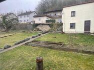 Interessante DHH in ruhiger Höhenlage von Ochsenfurt, großer Garten, Doppelgarage, Grundstück bebaubar( Planzeichnung) - Ochsenfurt