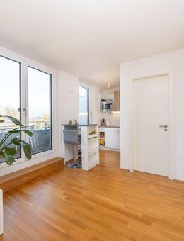 Direkt am Englischen Garten: Modernes Studentenapartment im Dachgeschoss mit Dachterrasse, Lift & TG - München