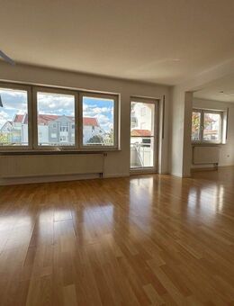* 4,5 helle Zimmer mit Garten und 2 Balkonen * - Marbach (Neckar)