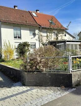Doppelhaushälfte mit Garten in ruhiger und zentrumsnaher Lage von Vogt - Vogt