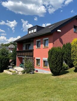 PREISSENKUNG: Genießen Sie die herrliche Lage: gepflegtes Wohlfühlhaus mit zwei Wohnungen - Helmbrechts