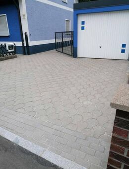 Doppelhaushälfte in Traumlage mit gehobener Ausstattung und Dachterrasse mit Ausblick in den Wald! - Poppenricht
