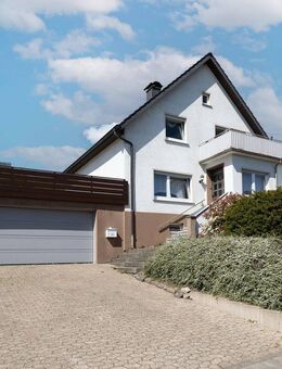 Wohnen mit Aussicht: Charmantes Einfamilienhaus in ruhiger Höhenlage von Hiddenhausen - Hiddenhausen