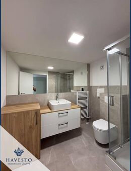 Frisch renovierte 2-Zimmer-Wohnung mit Balkon, luxuriösem Bad, Stellplatz & moderner Einbauküche! - Magdeburg