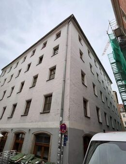 Rendite 2,66 %! Vermietete Denkmal-2-Zi.-Whg. mit Balkon in der Regensburger Altstadt - Regensburg