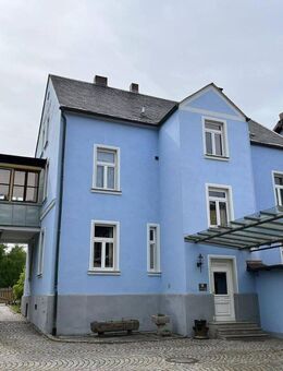 Kaufpreis verhandelbar! - Wohnen und Arbeiten unter einem Dach, mit Halle und acht Garagen - Wiesau