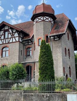 Attraktive 3-Zimmer-Wohnung mit Wintergarten in repräsentativer Stadtvilla - Neustadt (Aisch)