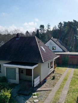 Zwei Einfamilienhäuser mit Nebengebäude auf 2.569 m² Grundstück in Eversen - Ahausen