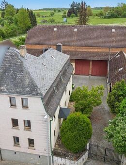 Gepflegte Hofreite mit vielen Nebengebäuden, Wiese und sehr großem Grundstück - Birlenbach