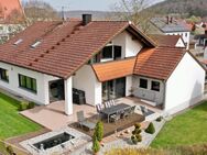 Gepflegtes Einfamilienhaus mit Einliegerwhg., Garagen und Gartenidyll im Herzen des Altmühltals - Dietfurt (Altmühl)
