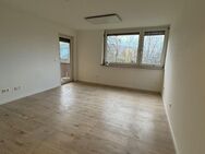 Frisch saniert: Schöne 2-Zimmer-Wohnung mit Balkon - Stuttgart