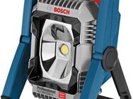 Bosch Professional Baustrahler »GLI 18V-2200 C« aus dem 18V-Sortiment, LED fest integriert, vielseitig, robust mit 2.200 Lumen, ohne Akku ohne Ladegerät