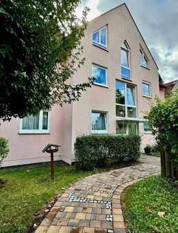 Sehr schöne Wohnung zur Selbstnutzung oder Vermietung: Frisch renovierte 2-Raum-Wohnung mit privater Terrasse in ruhiger Lage von Rudolstadt-Volkstedt - Rudolstadt