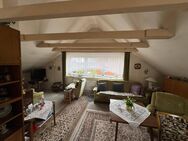 Frisch gestrichene Dachgeschoss-Wohnung mit Einbauküche + Loggia - Rendsburg