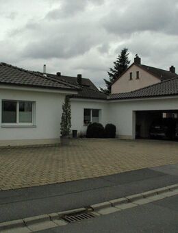 In bester Lage, großzügiger Bungalow mit Terrasse, Wintergarten und großem Garten, zentrumsnah - Bad Staffelstein