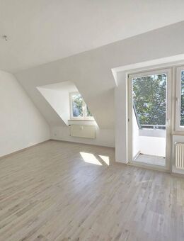 Hübsche Dachgeschosswohnung mit Loggia und Tiefgaragenstellplatz in guter Lage - Bernau (Berlin)
