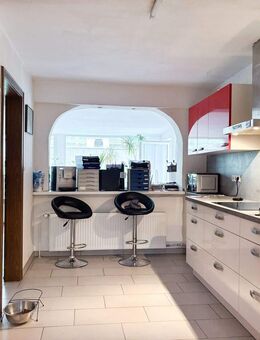 Zweifamilienhaus mit viel Raum für alle Wünsche - Gundelsheim (Baden-Württemberg)