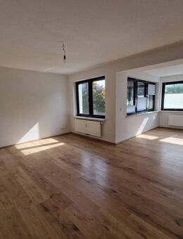 Lichtdurchflutete, moderne & großzügige 2- Raumwohnung in 46047 Oberhausen - Oberhausen