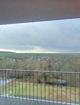 exklusive 2-Zimmer-Wohnung mit Balkon für Selbstnutzer oder Kapitalanleger - Naumburg (Saale)