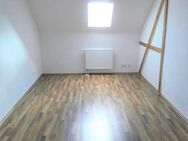 ***Hergeschaut*** Dachgeschoss mit schickem Tageslichtbad, Eckbadewanne und kleiner Dachterrasse - Chemnitz