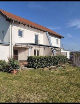 Doppelhaushälfte in Krauschwitz mit Garage, Gäste-WC und Garten - Krauschwitz