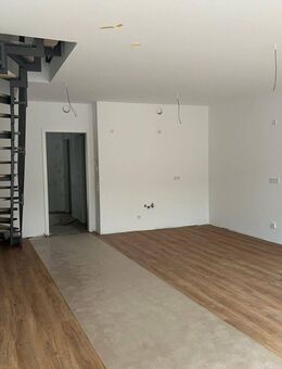 **NEUBAU** 4 Zimmer Maisonettewohnung mit Terrasse - Coburg
