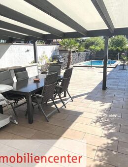 Modernisierte Doppelhaushälfte mit PV + Speicher, Pool, Wallbox, Doppelgarage und Kaufgrundstück ca. 1037 qm - Recklinghausen