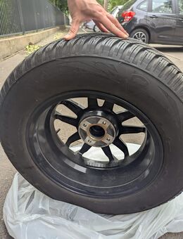 Kompletträder mit Winterreifen auf schwarzen Alufelgen - Grambow (Landkreis Vorpommern-Greifswald)