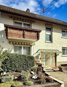 ****RESERVIERT****Zweifamilienhaus mit Einliegerwohnung, Doppelgarage und schönem Garten - solide Kapitalanlage - Hohberg