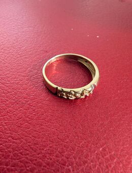 Goldring mit Diamantsplitter - Mechernich