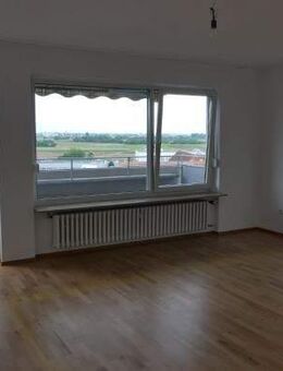 Schöne 3 Zimmer Wohnung mit großem Balkon - Viernheim
