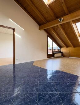 Charmante 2-Zimmer-Dachgeschosswohnung - großzügiges Wohngefühl! - Leonberg (Baden-Württemberg)