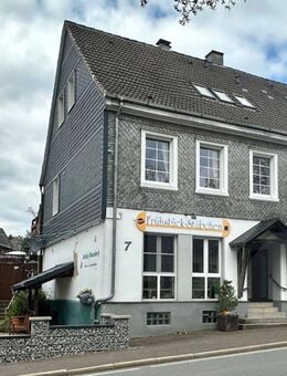 Zweifach rentabel: Wohnfläche mit vermieteter Gewerbeeinheit - Halver