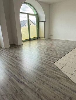 DG - helle Wohnräume - Bad mit Wanne - sep. WC - frei ab sofort - Chemnitz