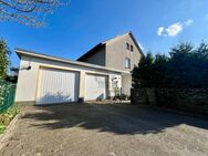 Wohnen mit Freiraum- Zweifamilienhaus mit Garten, Terrasse & Baugrundstück. - Steinhagen (Nordrhein-Westfalen)