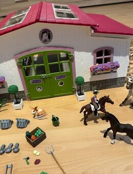 schleich horse club reiterhof gebraucht mit zusätzlichen Kovolut - Bandelin
