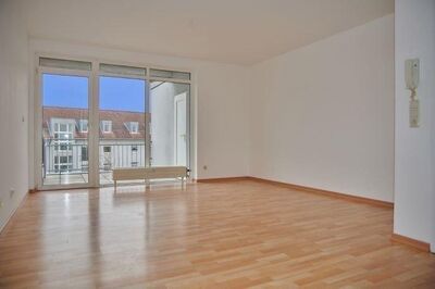 Erstbezug nach SANIERUNG !!! Provisionsfreie 3-Raumwohnung im Dachgeschoss mit Balkon zu vermieten !!!