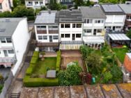 Modernes Split-Level-Haus mit Garten und Garage - Dittelbrunn