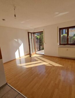 Bezugsfreie 2 Zimmer Maisonette Wohnung mit Terrasse und Garten - Otterfing