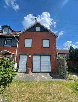 Gepflegtes Reihenendhaus mit komfortabler Raumaufteilung, auf ca. 130m², 5 Zimmer, 2 Terrassen und Außenstellplatz - Hamburg