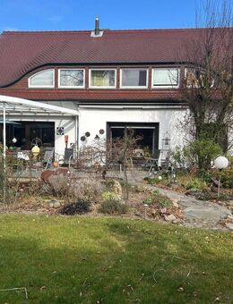 Charmantes 3 Familienhaus mit großem Garten und 2 Garagen - Olfen