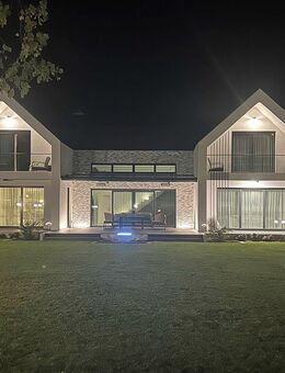 Familienurlaub das ganze Jahr: Neugebaute Villa mit traumhaftem Wellnessbereich - Senden (Bayern)