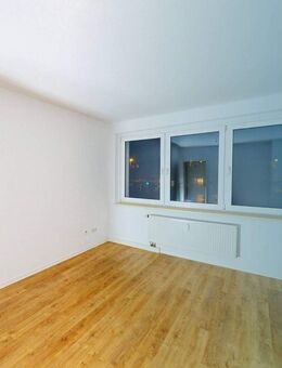 Sanierte 2-Zimmer-Wohnung mit BALKON und BADEWANNE - Leverkusen