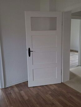 2-Raum-Whg., Bad mit Fenster, Badewanne incl. Dusche, neu renoviert / auch für ALG/BüGe mögl. - Seifhennersdorf