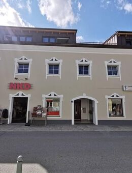 Hengersberg Zentrum: Große 3 -Zimmerwohnung m. Terrasse u. Stellplatz! - Hengersberg